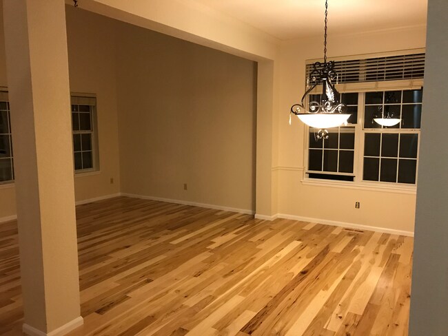 Building Photo - Single Family home located in Desirable Home Farms neighborhood