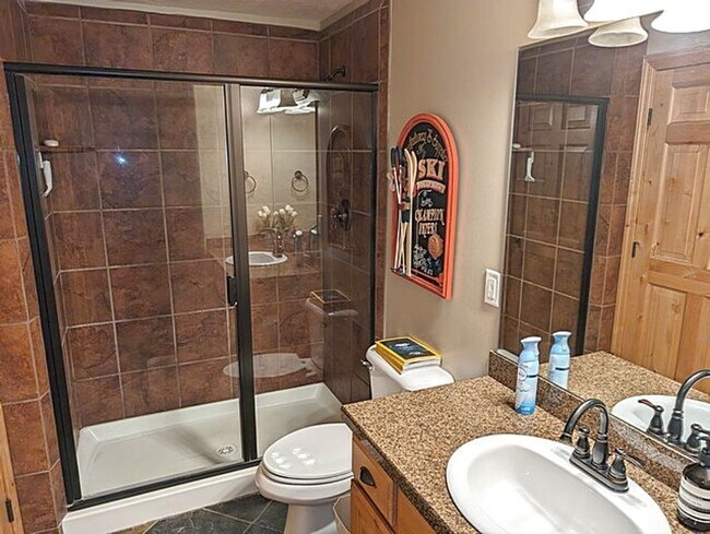 Building Photo - Beautiful Fully Furnished Jordanelle Townhome