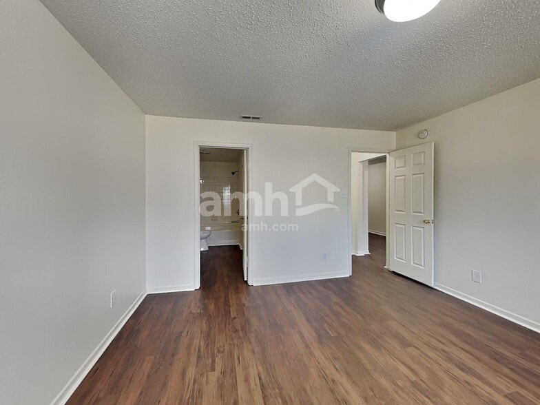 Building Photo - 5624 Grassy Bank Dr