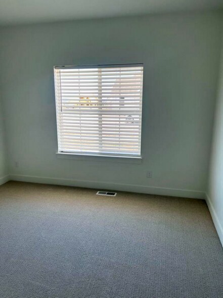 Building Photo - 1360 E 1220 N