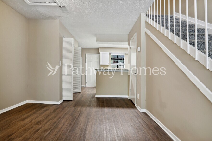 Building Photo - 478 Prince of Wales