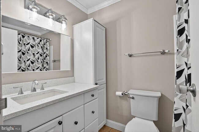 Building Photo - 2063 Royal Fern Ct