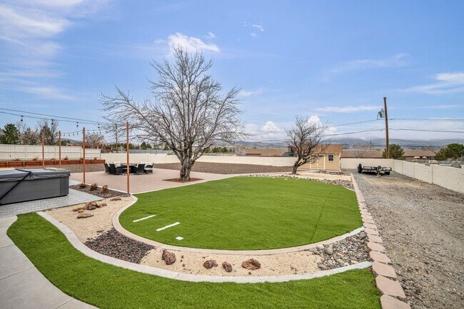 Building Photo - FULLY FURNISHED MOUNTAIN VIEW RETREAT with HOT TUB, RV PARKING & NO HOA