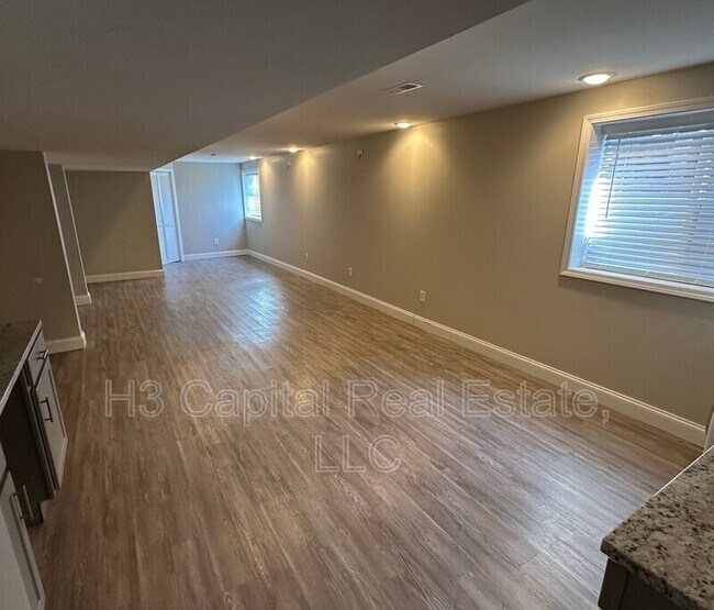 Building Photo - 1456 Dale Dr