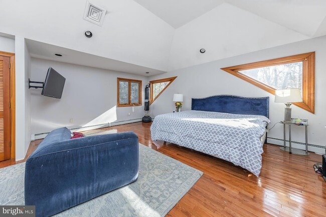 Building Photo - 1322 Commissioners Rd