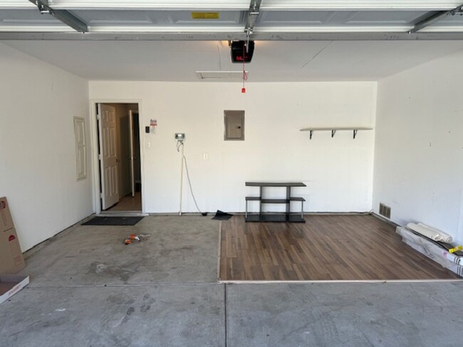 Building Photo - Nice Open  1 story 3 bedroom 2 bath in wes...