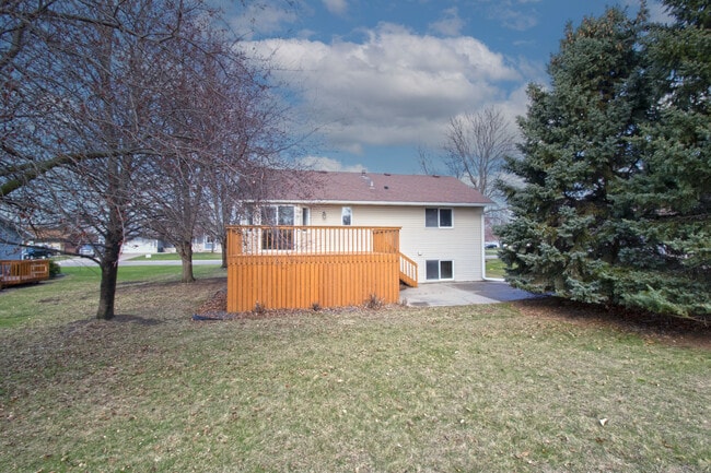 Building Photo - 6082 Kalland Cir NE