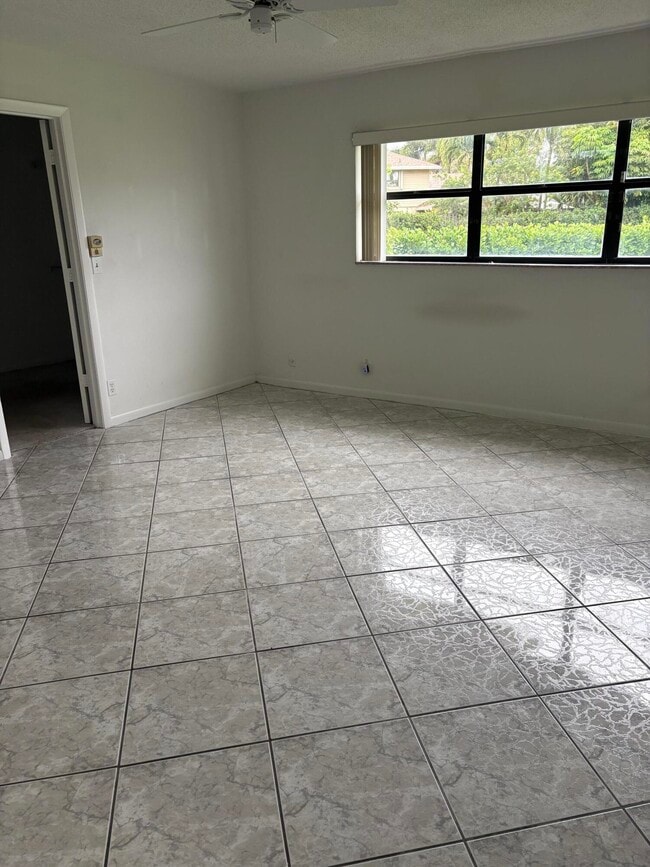 Building Photo - 6269 Woodbury Rd