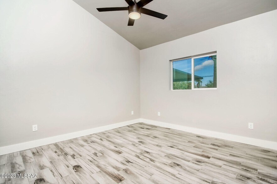 Building Photo - 892 E Glenn St