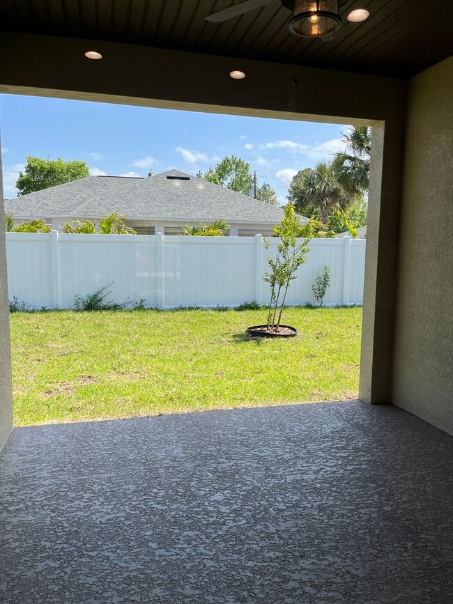 Building Photo - Newer 3bdr/2ba in the heart of Palm Coast!