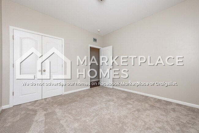 Building Photo - 102 Berwick Ct