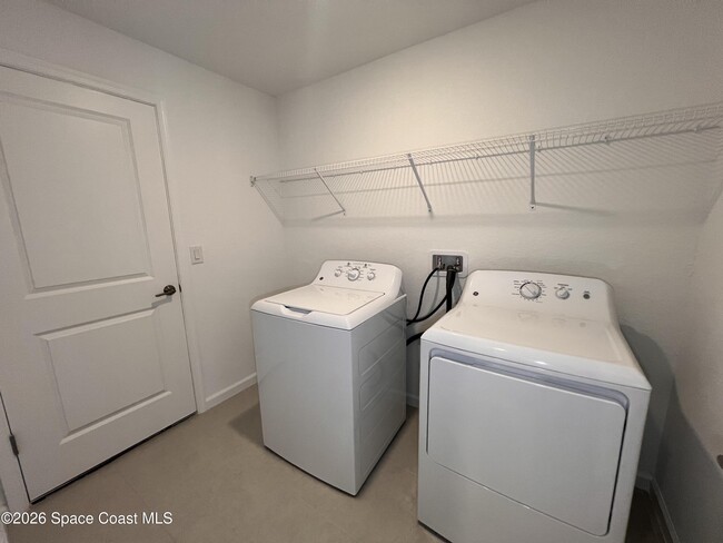 Building Photo - 1541 Newport St SE