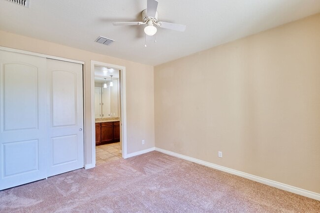 Building Photo - Lynx