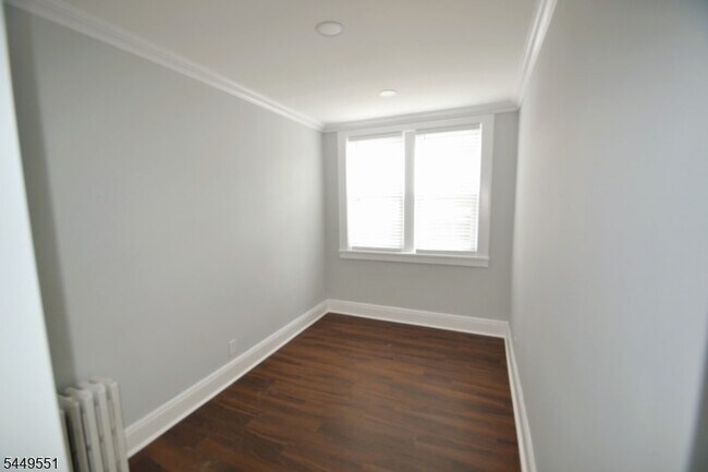 Building Photo - 56 Hobart Pl