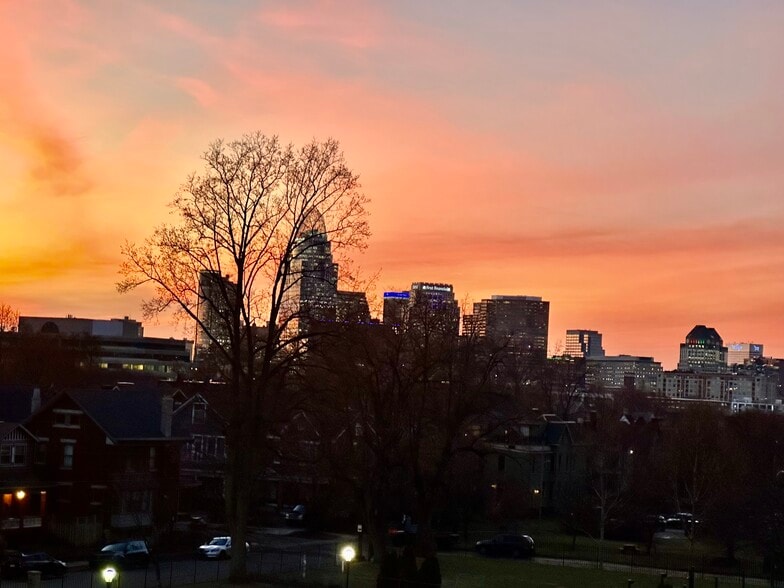 Building Photo - 803 E 6th St