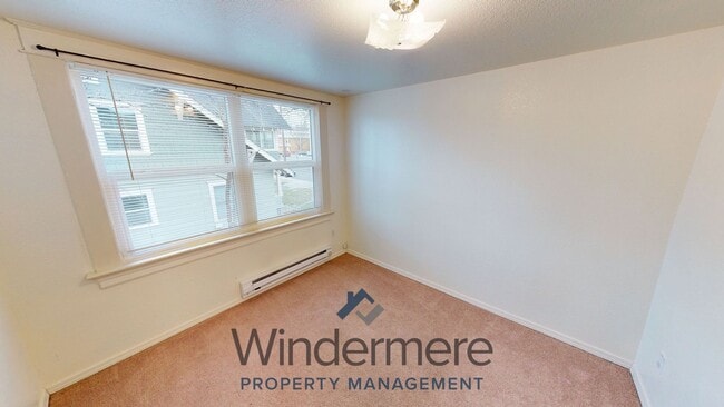 Building Photo - 210-212 W Whitman Dr