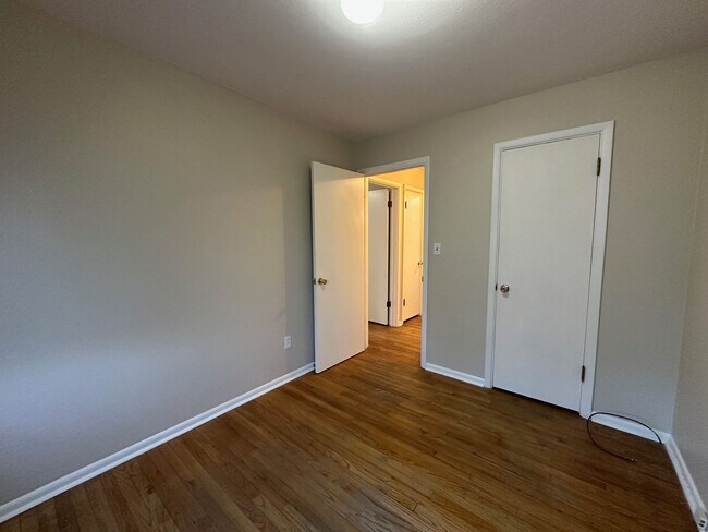 Building Photo - South Hill 3 Bedroom 2 Bath Rancher