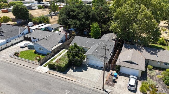 Building Photo - 4845 Marshall Dr
