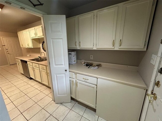 Building Photo - 603 E Sandy Ln