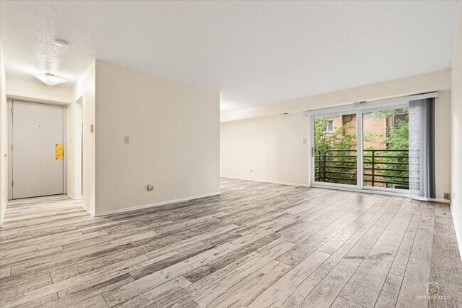 Building Photo - 909 Buccaneer Dr