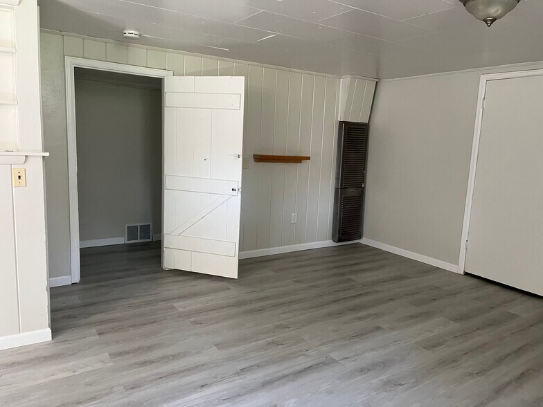 Building Photo - 932 Cheyenne Blvd