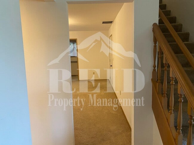 Building Photo - Ridgetop / Island Lake home located in a cul-de-sac