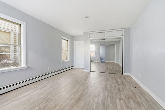 Building Photo - 336 W Palisade Ave