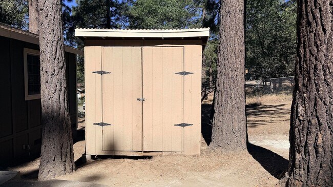 Building Photo - 52830 Pine Cove Rd