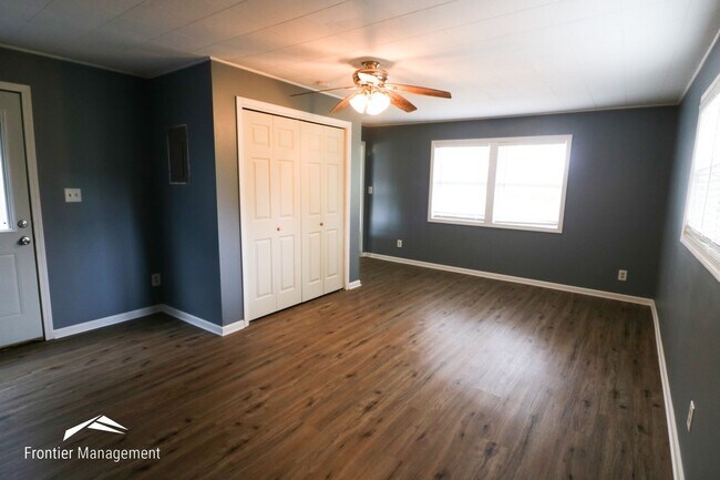 Building Photo - Three Bedroom Home Near Westloop Shopping ...