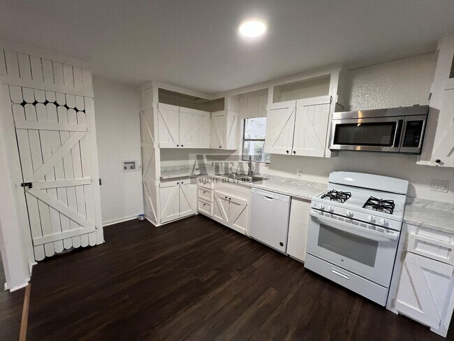 Building Photo - Renovated 2 Bed 1 Bath house for rent in T...