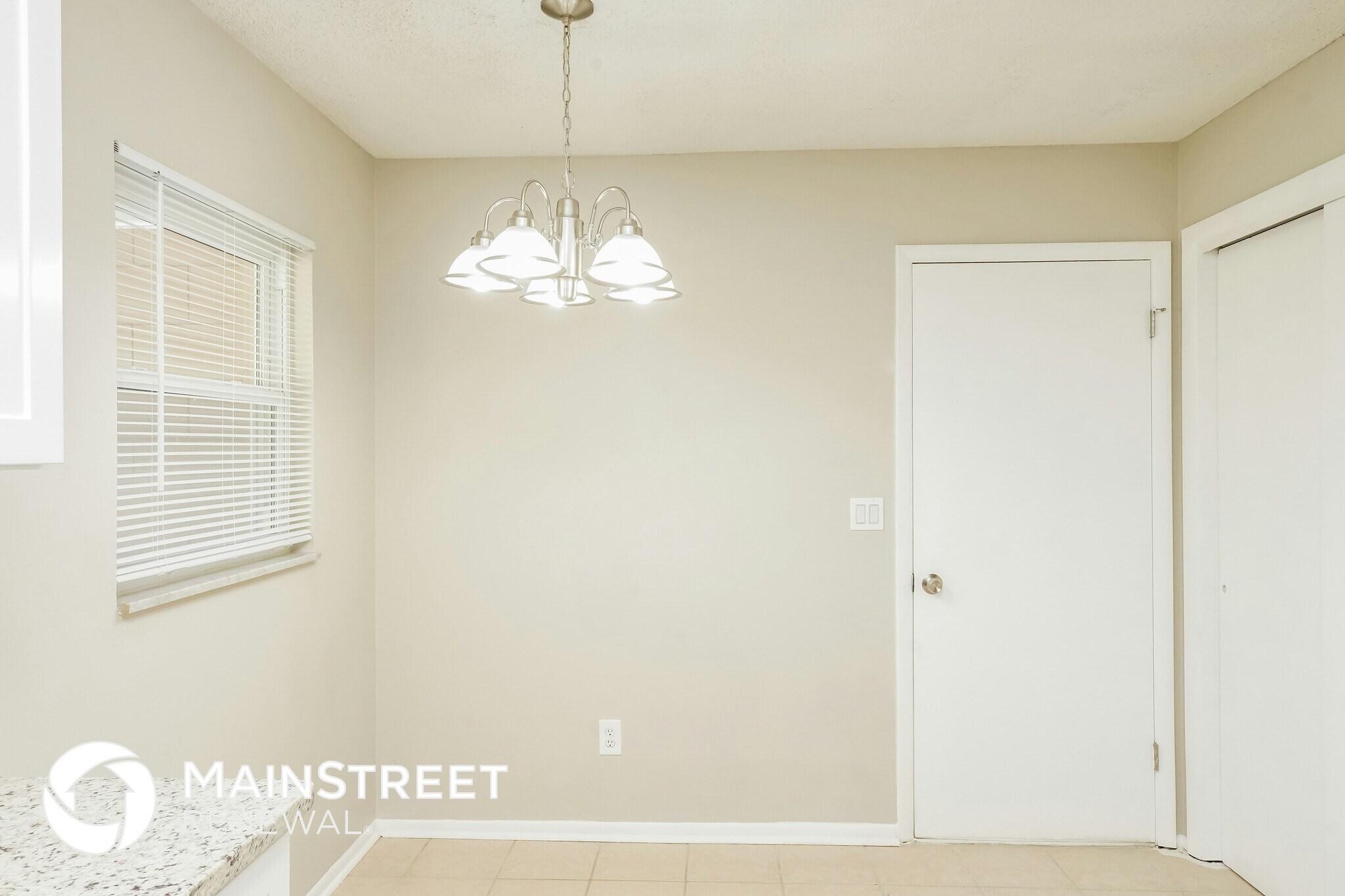 Building Photo - 913 Redwood Ct