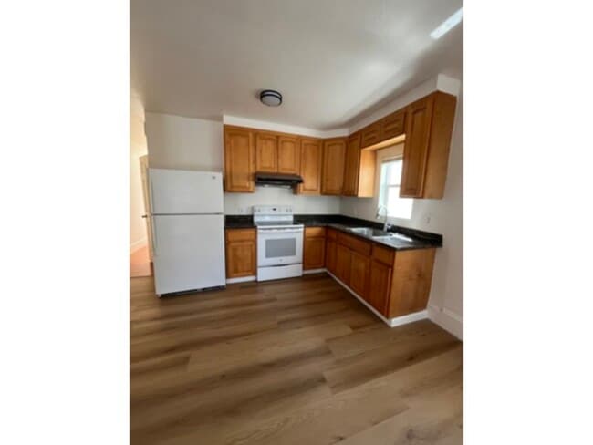 Building Photo - 2 Bedroom/ 1 bath Duet