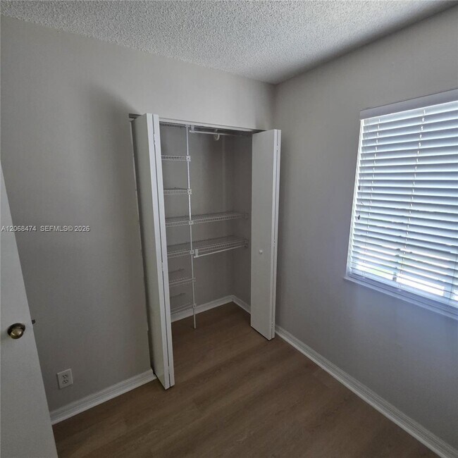 Building Photo - 4730 Lago Vista Dr