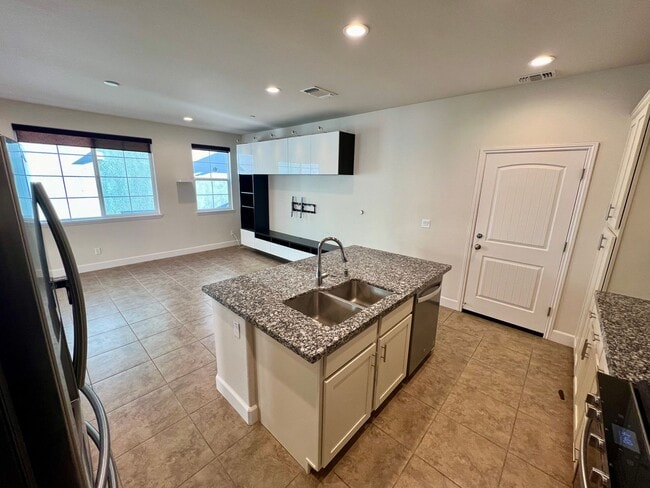 Building Photo - Lovely East Garrison 3 bedroom 2.5 bathroo...