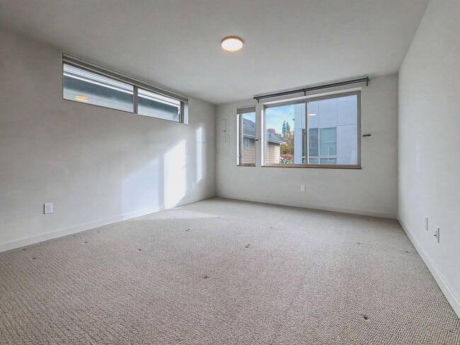 Building Photo - South Seattle 1 Bedroom + Bonus Room Townhouse with Private Deck and Parking