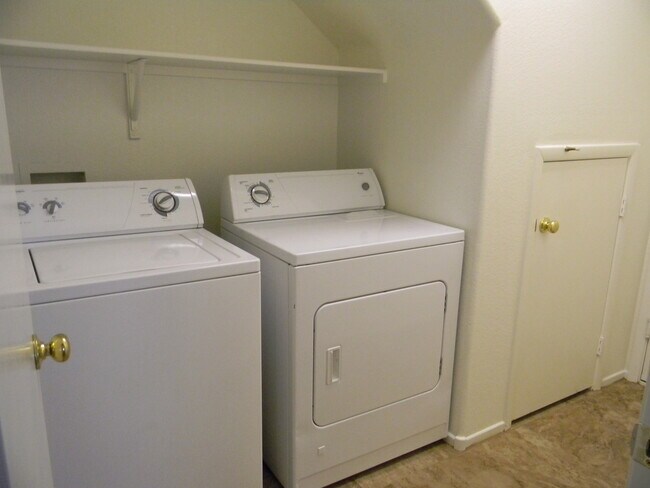 Building Photo - Diamond Ranch