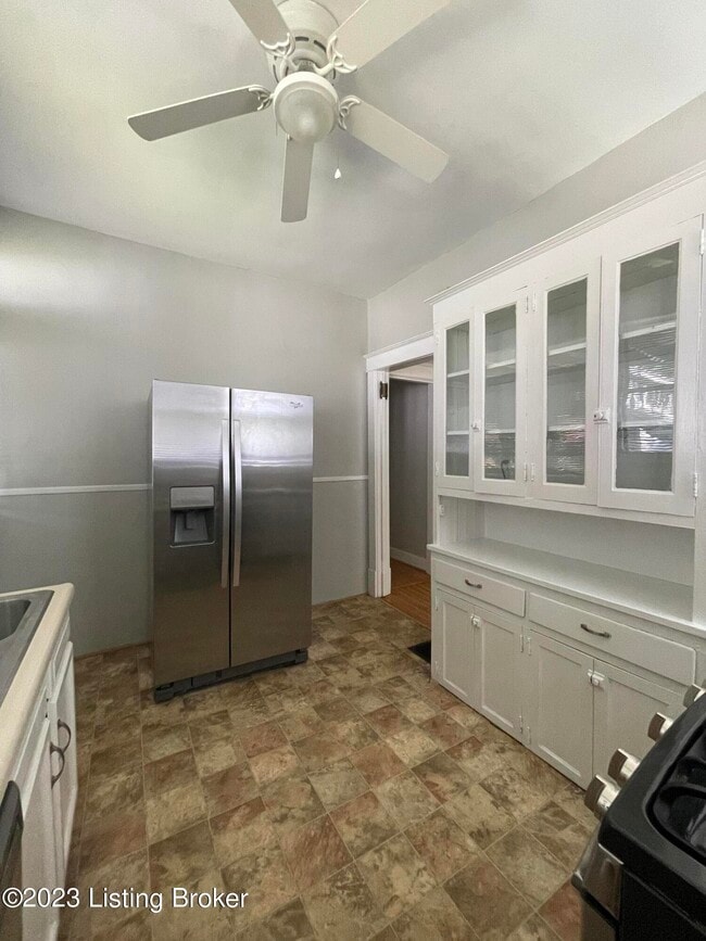 Building Photo - 2177 Baringer Ave