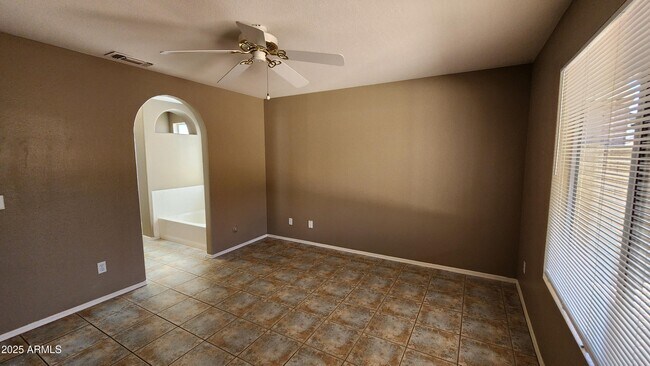 Building Photo - 6126 W Paradise Ln