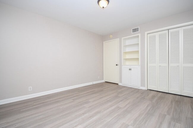 Building Photo - 2585 Marilee Ln