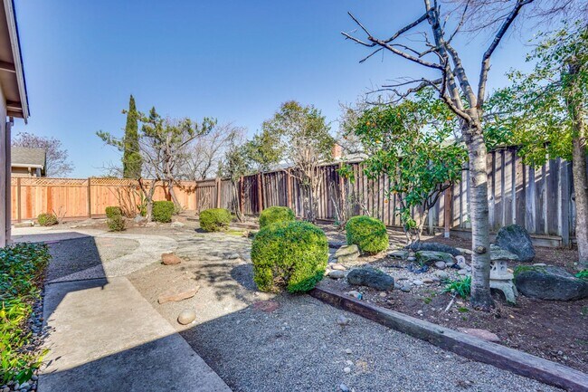 Building Photo - Spacious 1780 Sq Ft -  4b2b home in South San Jose