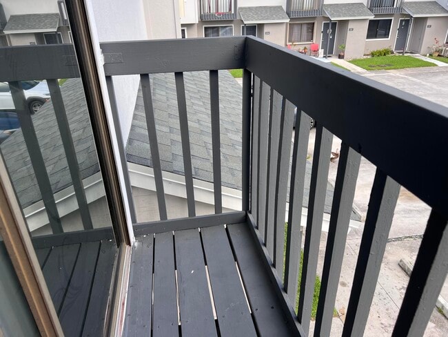 Building Photo - 5202 Bayside Dr