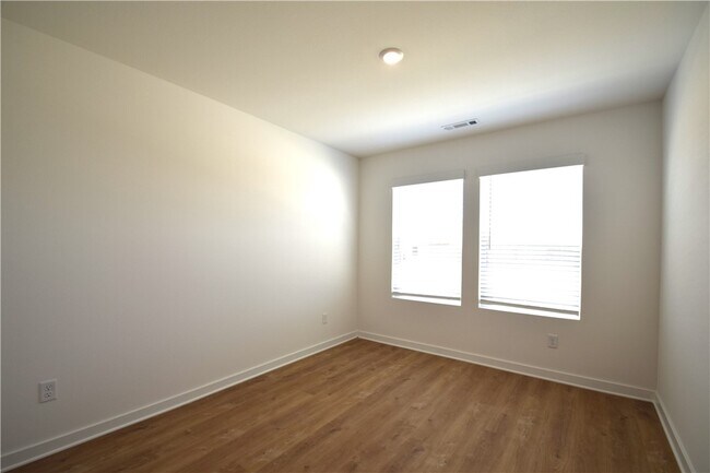 Building Photo - 346 Texas Ave