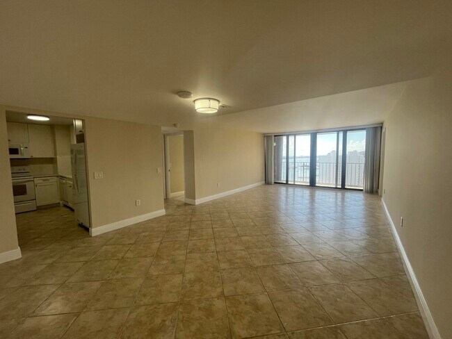 Building Photo - 5600 N Flagler Dr