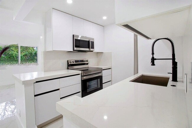 Building Photo - 13250 SW 7th Ct