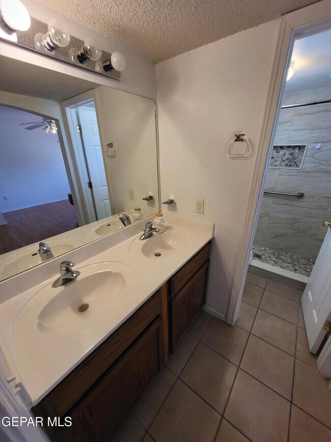 Building Photo - 2992 Tierra Limon Dr