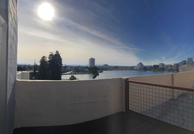 Building Photo - 3 bedroom in Oakland CA 94606