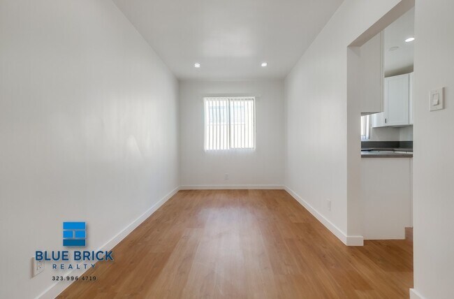 Building Photo - 5320 Corteen-18