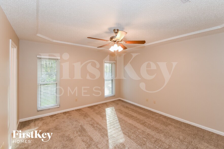 Building Photo - 9586 Villiers Dr S
