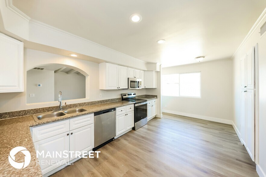 Building Photo - 4031 N 59th Dr