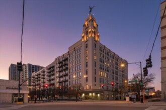 Building Photo - 758 N Larrabee St